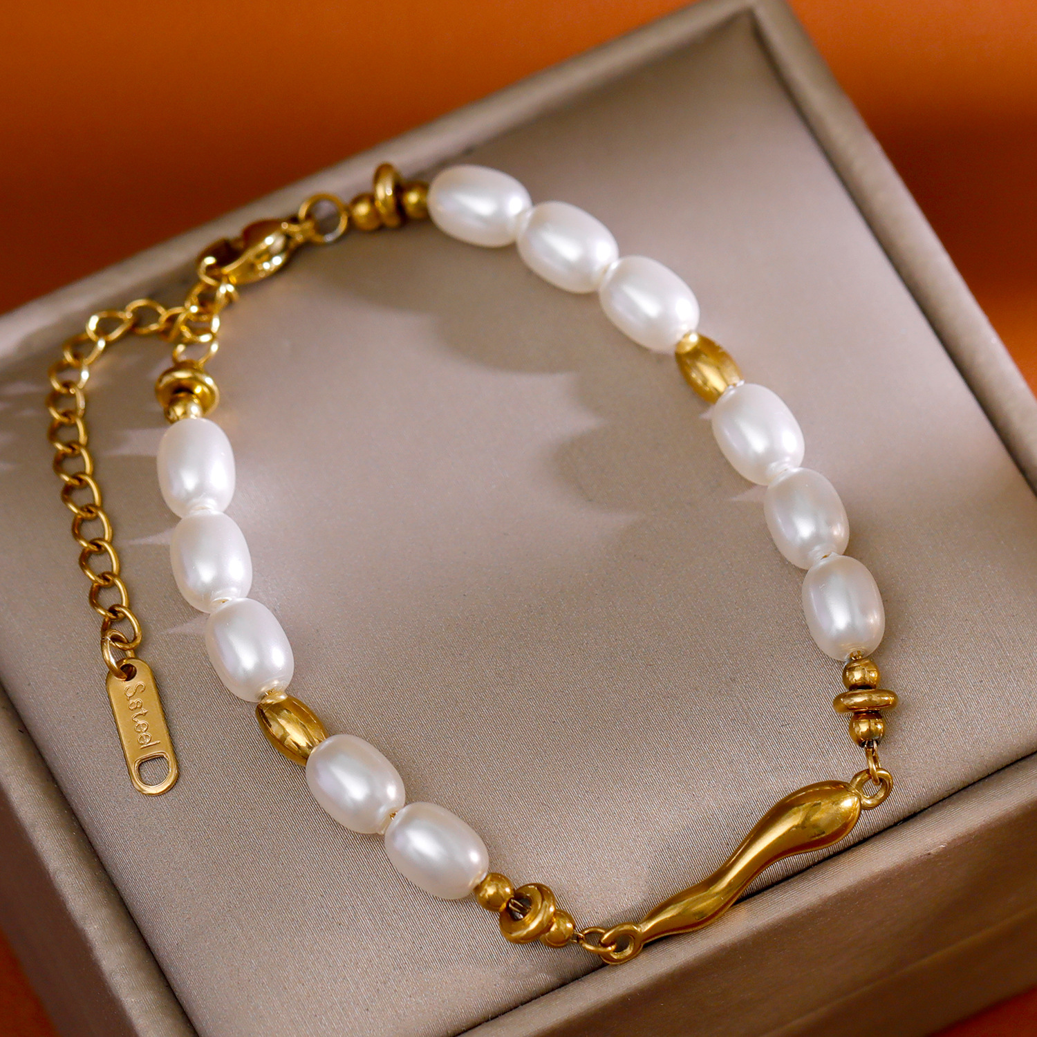 Designer's New Vintage Fashion Pearl Gold Bracelet for Women Plated 18k Stainless Steel Inlaid Pearl Shaped Jewelry Wedding Party Daily Gifts Fre
