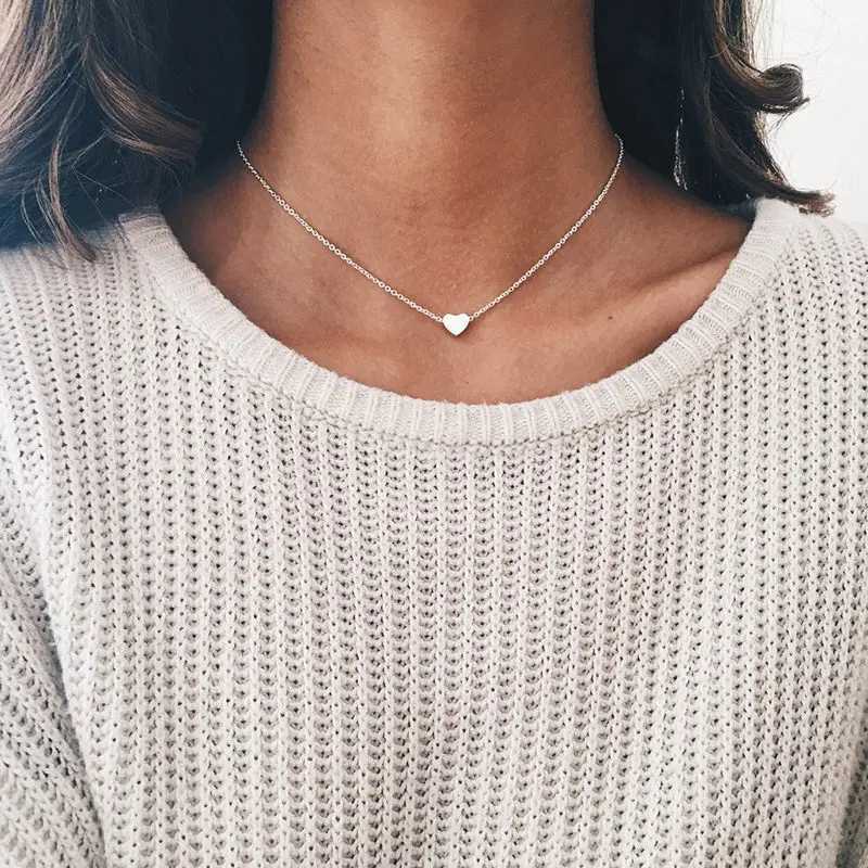 Delicate Heart Choker Necklace Silver Tone Chain Pendant for Women Minimalist Love Jewelry for Everyday Wear Z250910