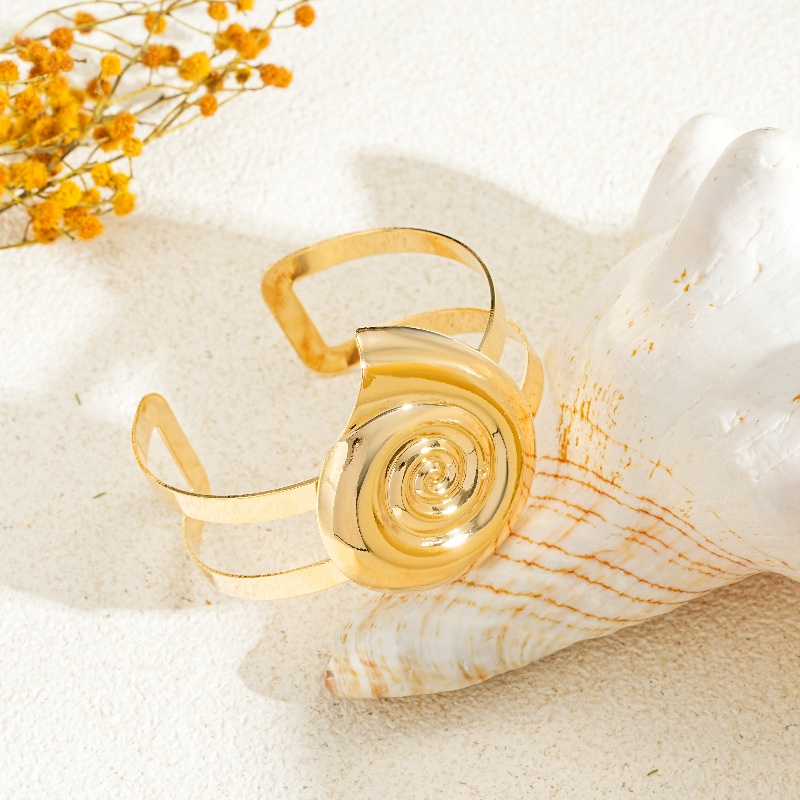 Fashionable and unique summer sea-themed stainless steel electroplated bracelet