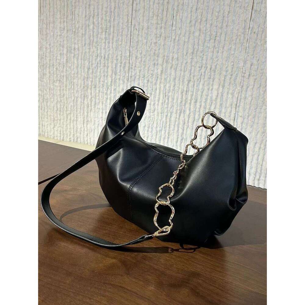 Designer Bag Tote Bag Shoulder bag French Style Ins Niche Lightweight High End Versatile Single Shoulder Commuter Crossbody Black Chain Handbag Intern