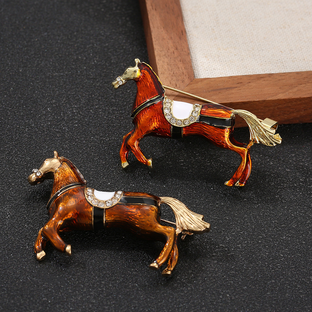 Fashion Vintage Baroque Galloping War Horse Brooch Exquisite Style Zodiac Horse Pin 250728