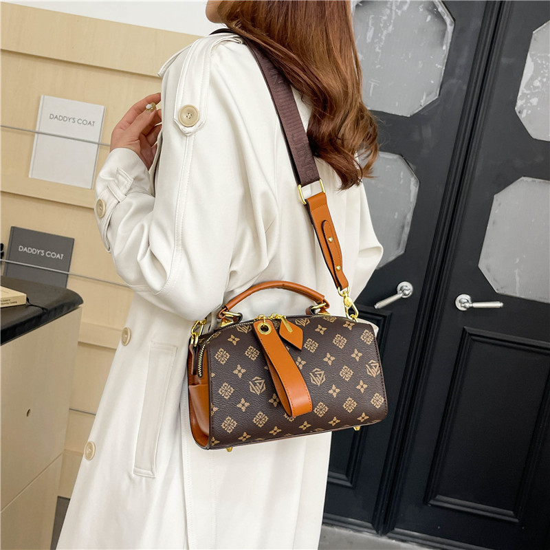 Casual bag female new niche retro fashion Boston pillow handbag cross-body
