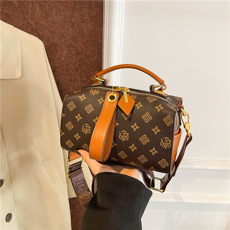 Casual bag female new niche retro fashion Boston pillow handbag cross-body