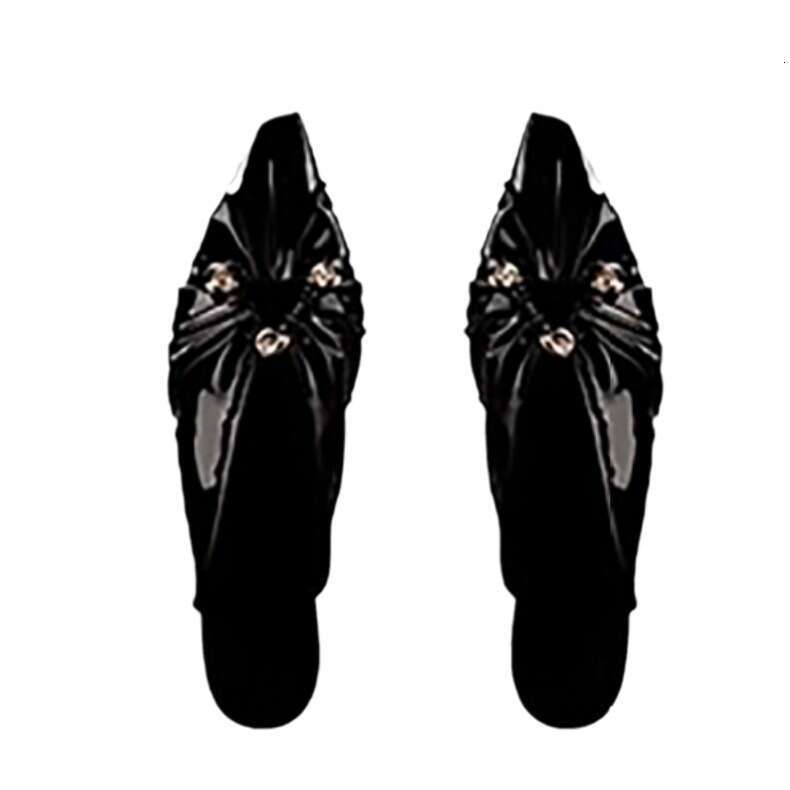 Designer Single 2024 Spring Women's Triangle Buckle Hollow Pointed Toe Shoes Wrinkled Mules Fashion Backless High Heels