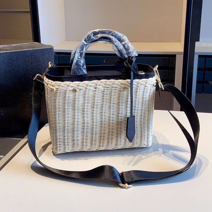 Designer Famous rattan woven tote bag women's shoulder bag tote bag Manual Weave Straw Fabrics Large Capacity Vacation Beach Bags handbags Shopping bag travel bag