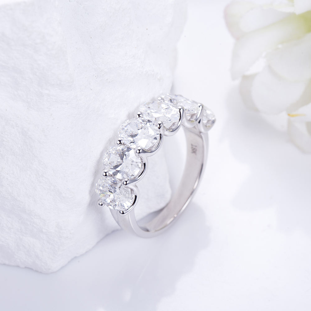 Customized Jewelry Wedding Band 18K Solid Gold with 3*5MM DEF VVS Lab Grown Oval Cut Diamond Ring