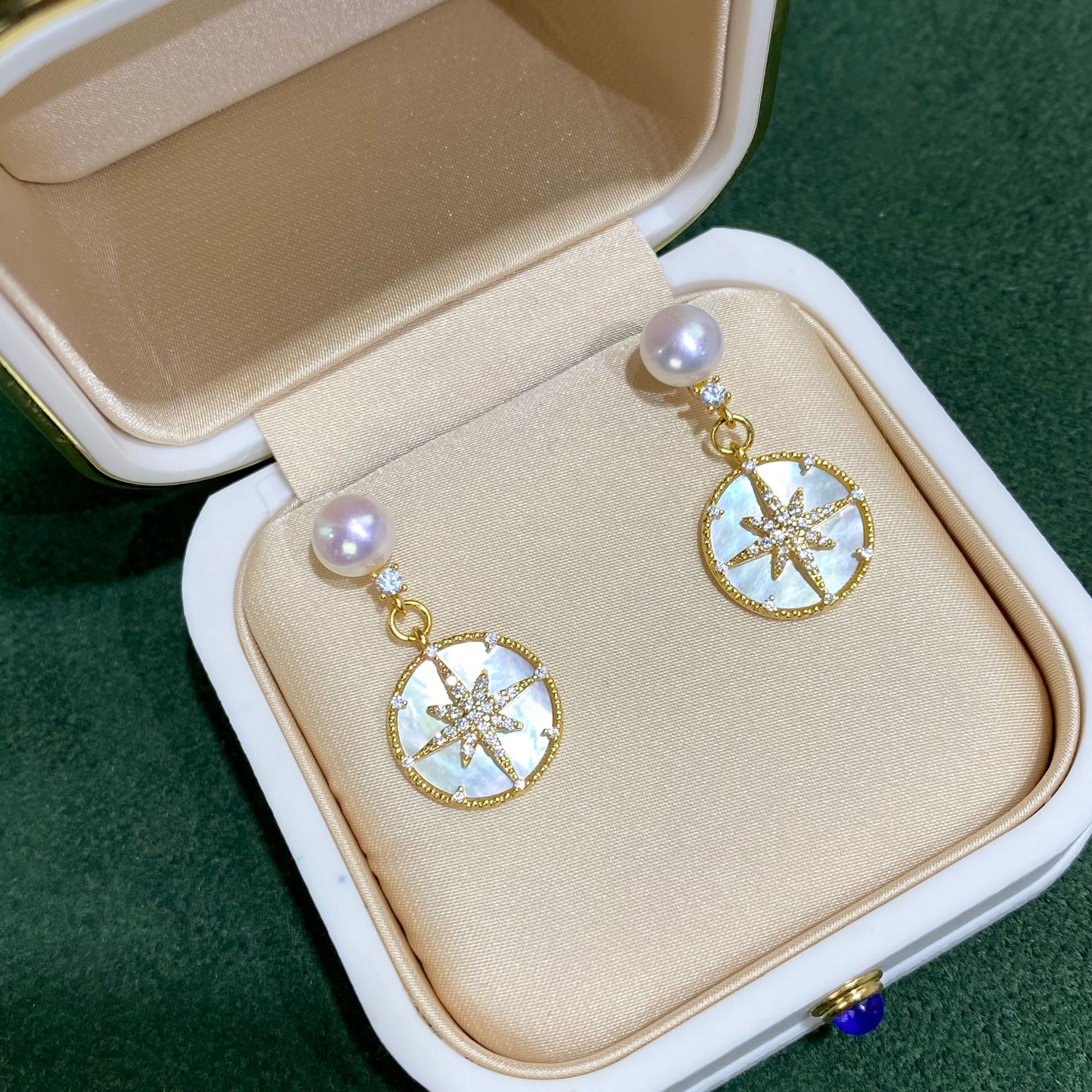 Cute Exaggerated Personality Design Freshwater Pearl Shell Pearl Zircon Dangle Earrings for Women 8 Point Star Design Charm Designer Jewelry