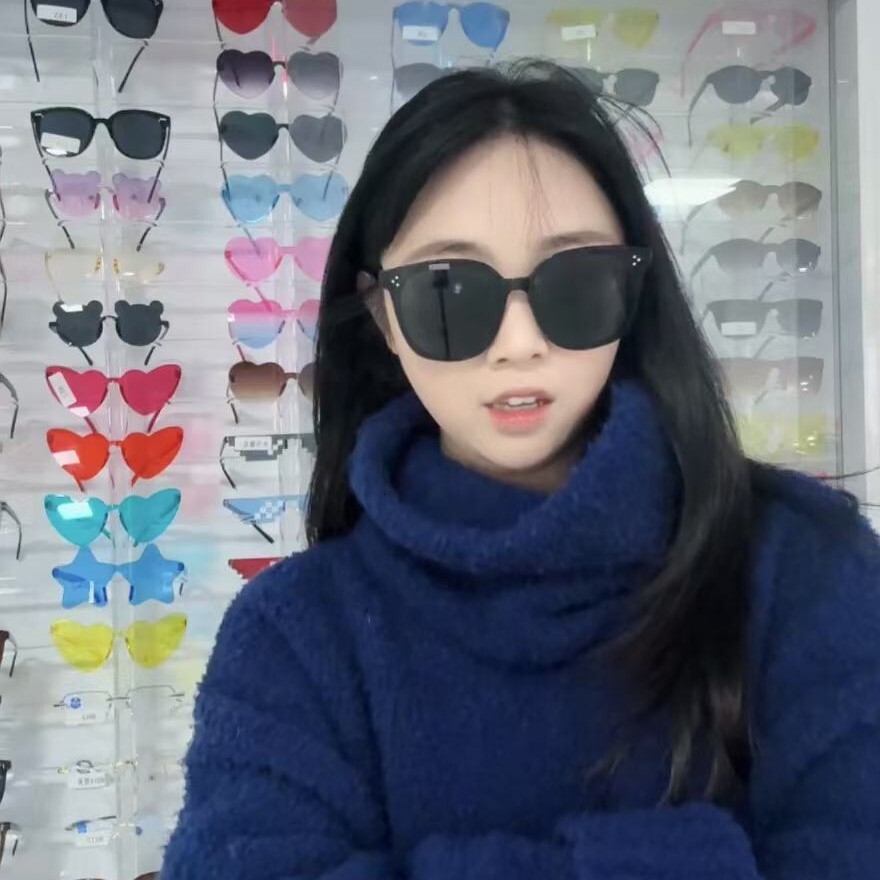 Free Shipping 2025 New Designer Sunglasses Large Frame Series Sunglasses Fashion Simple Elegant Retro Personality Celebrity Hot-selling Sunglasses