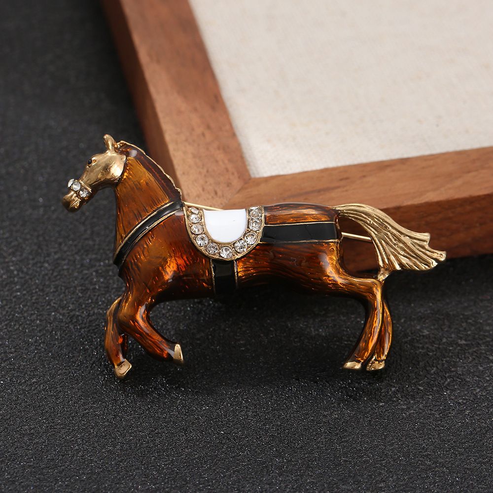 Fashion Vintage Baroque Galloping War Horse Brooch Exquisite Style Zodiac Horse Pin 250728