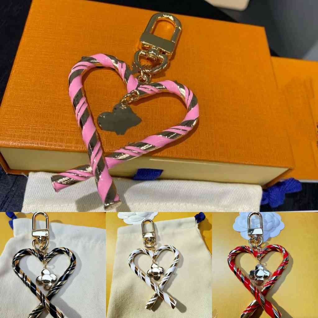 Luxury keychain designer christmas heart keyring designer bag charm plated gold key chain pouch metal buckle red black stripes small flower pendant faf242