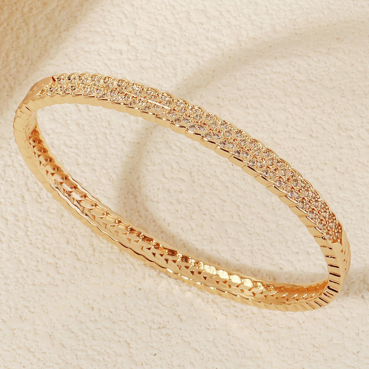 Fashion Metal Bracelet Light HighEnd Feel Copper Inlaid Zirconia Bracelet Gold Versatile Womens Open Bracelet 250728