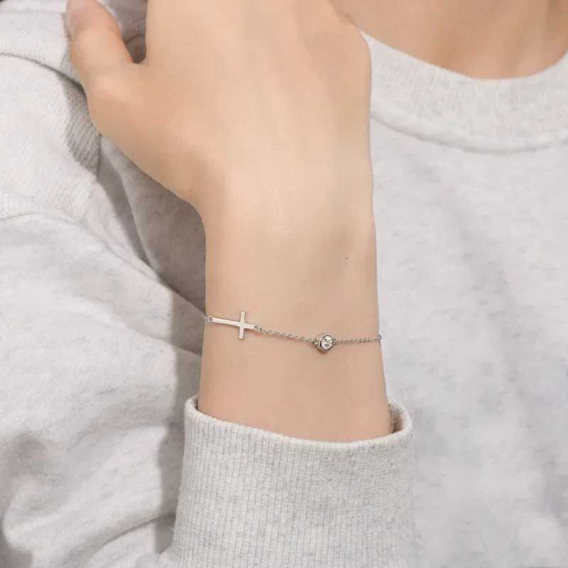 925 Sterling Silver Original Cross Bracelet 4mm 0.3carat D Color Moissanite Charm Bracelets Certified Jewelry for Women W250728