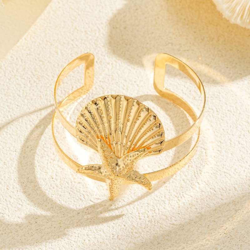 Fashionable and unique summer sea-themed stainless steel electroplated bracelet