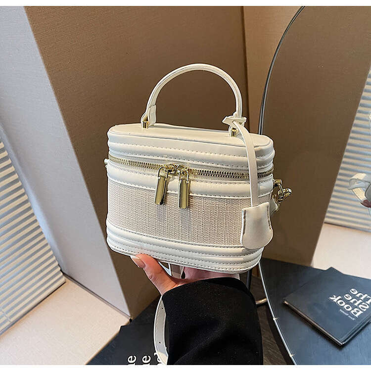 Fashion Color-Block Crossbody for Women 2025 Super Trendy New Handheld Bucket with Unique Design Niche Shoulder Bag