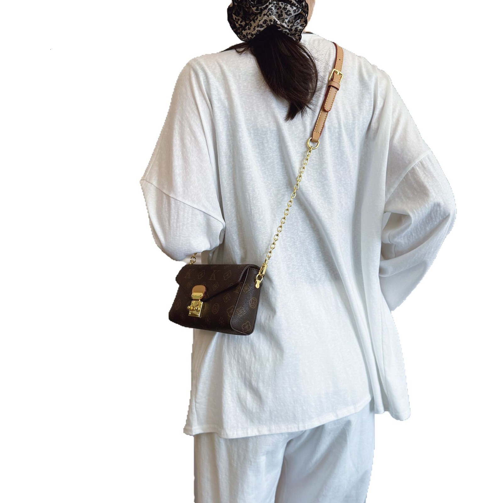 DHAL Gutiko 2025 New Women's Crossbody Phone High-end Fashion Envelope Trending Chain Bag This Year