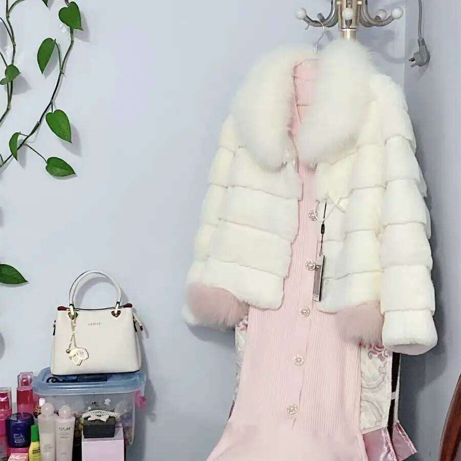 Korean Style Women's White Short Fur Coat New In And Jackets For Winter Woman Coats Women"S Outerwear Outerwears Furs Faux