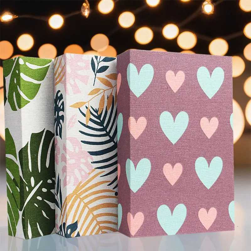 This exquisite 100-page photo album adorned with printed fabric covers and measuring 6 inches is an ideal holiday gift. Z250729