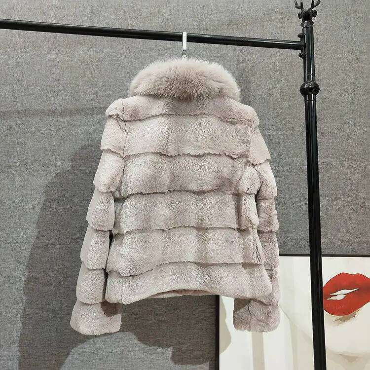 Korean Style Women's White Short Fur Coat New In And Jackets For Winter Woman Coats Women"S Outerwear Outerwears Furs Faux