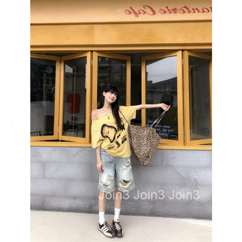 25 Summer New Fashionable Loose Off-Shoulder Lazy Printed Short Sleeve T-Shirt + Wide-Leg Short Jeans Set for Women