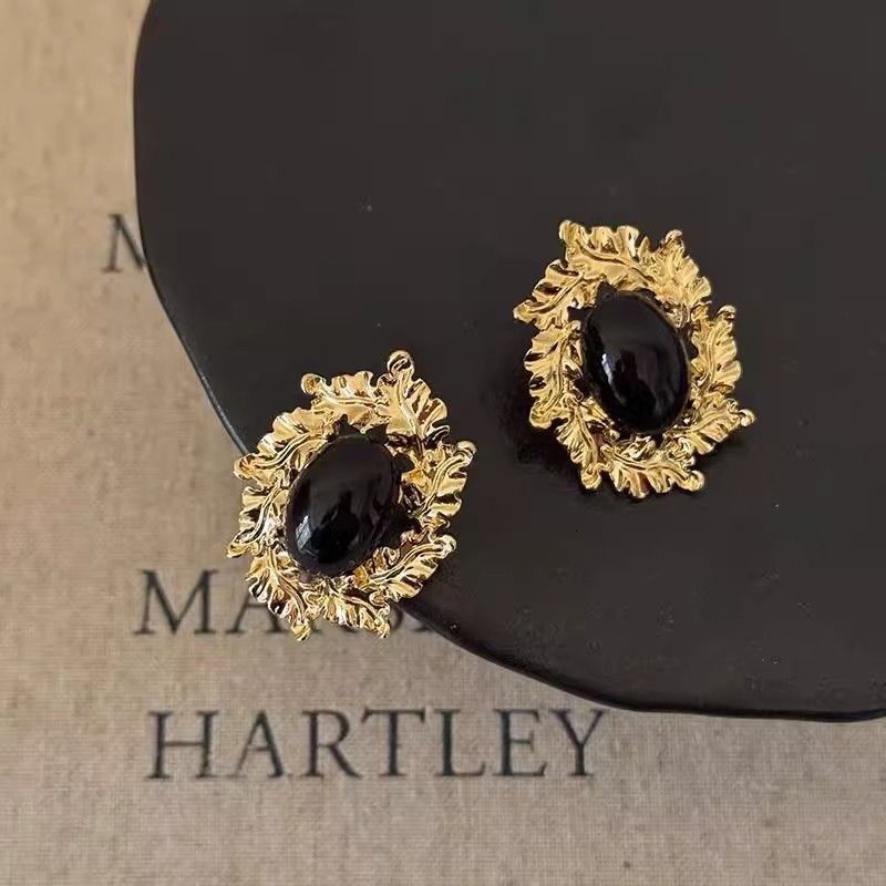 Sier Needle Geometric Oval Leaf Stud French Court Style Fashion Versatile Elegant Earrings Niche Design Sense Ear Jewelry