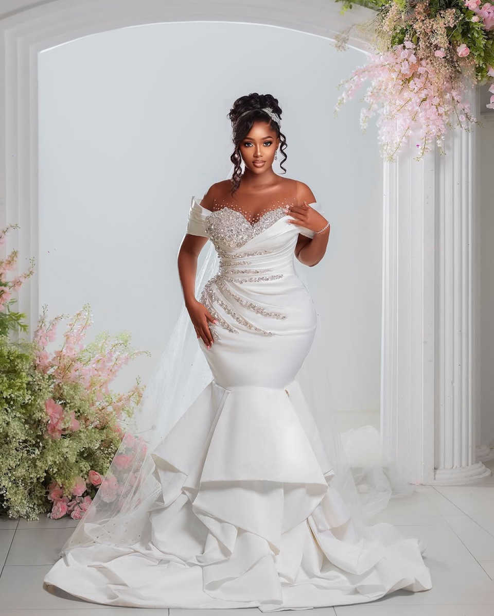 Sparkly Mermaid Wedding Dresses Sleeveless Luxury Crystal Ruched Ruffles Sweep Train Bride Gown Customsized Vestidos De Novia