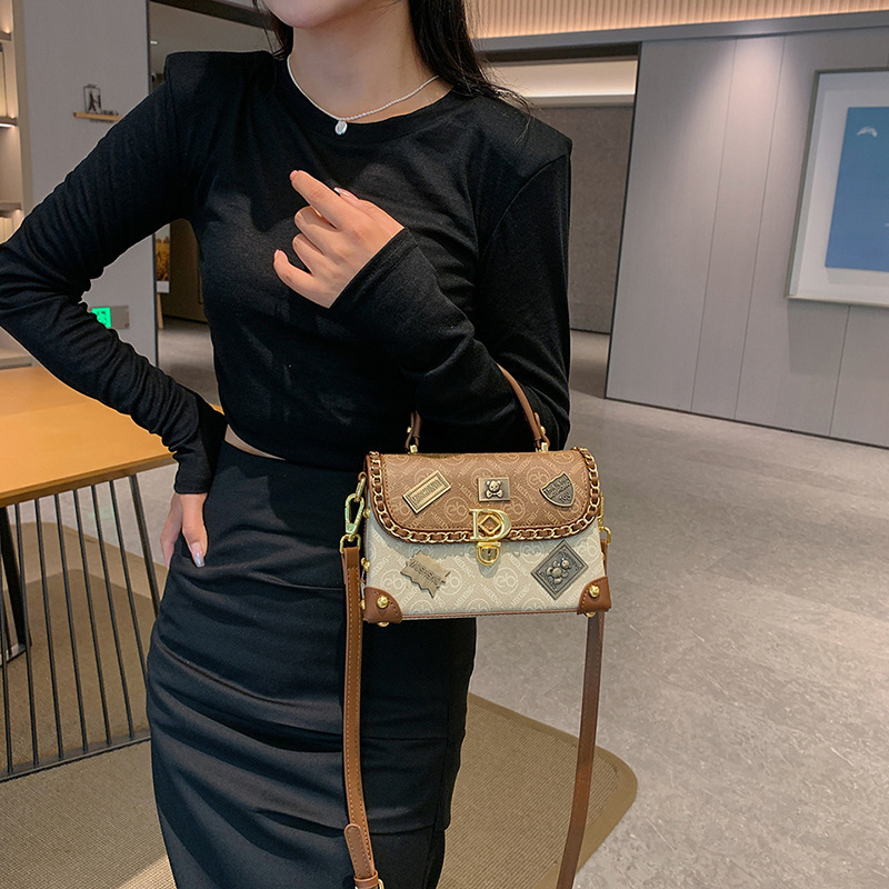 DHAL Korean Style High-Quality Texture Niche Design Badge Women's Shoulder New Trendy Crossbody Box Bag
