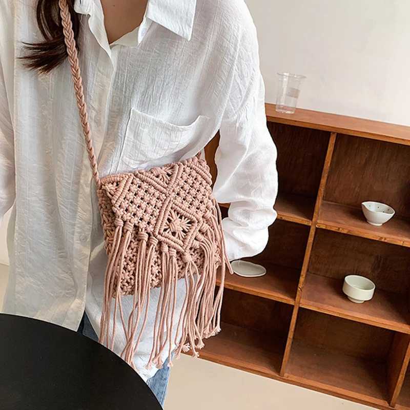 New Straw Bag Bohemian Tassel Beach Bag Women Crochet Fringed Crossbody Ultralight Shoulder Bag Small Bolsos FemininaW251028