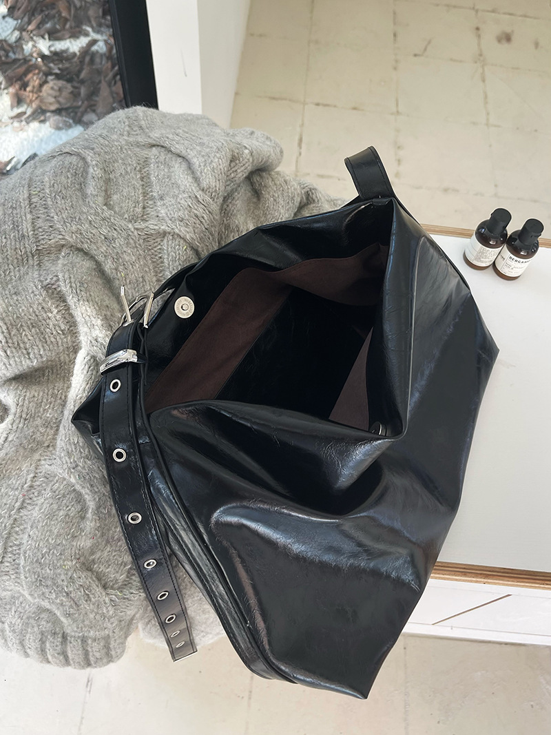 Luxury Bag Designer Bag 2025 New Black Soft Leather Large Capacity Commuter Casual Tote Bag For Women Korean Fashion Single Shoulder Crossbody Bag Tot