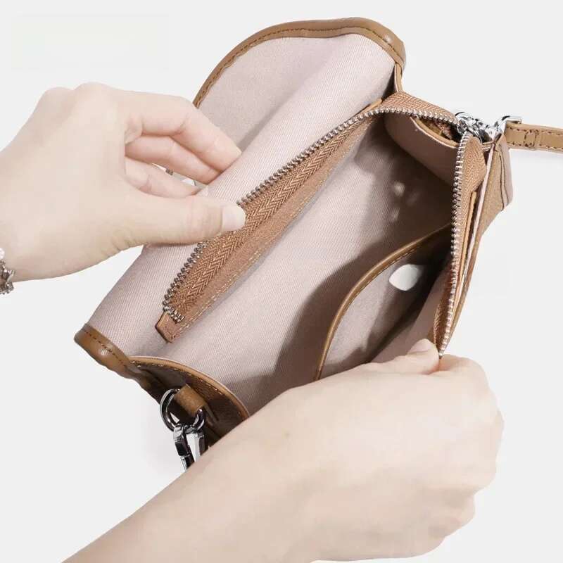 Designer Luxury Retro Wide Straps Crossbody Bags Women Designer Cow Leather Lady Shoulder Messenger Small Flap Square Bag