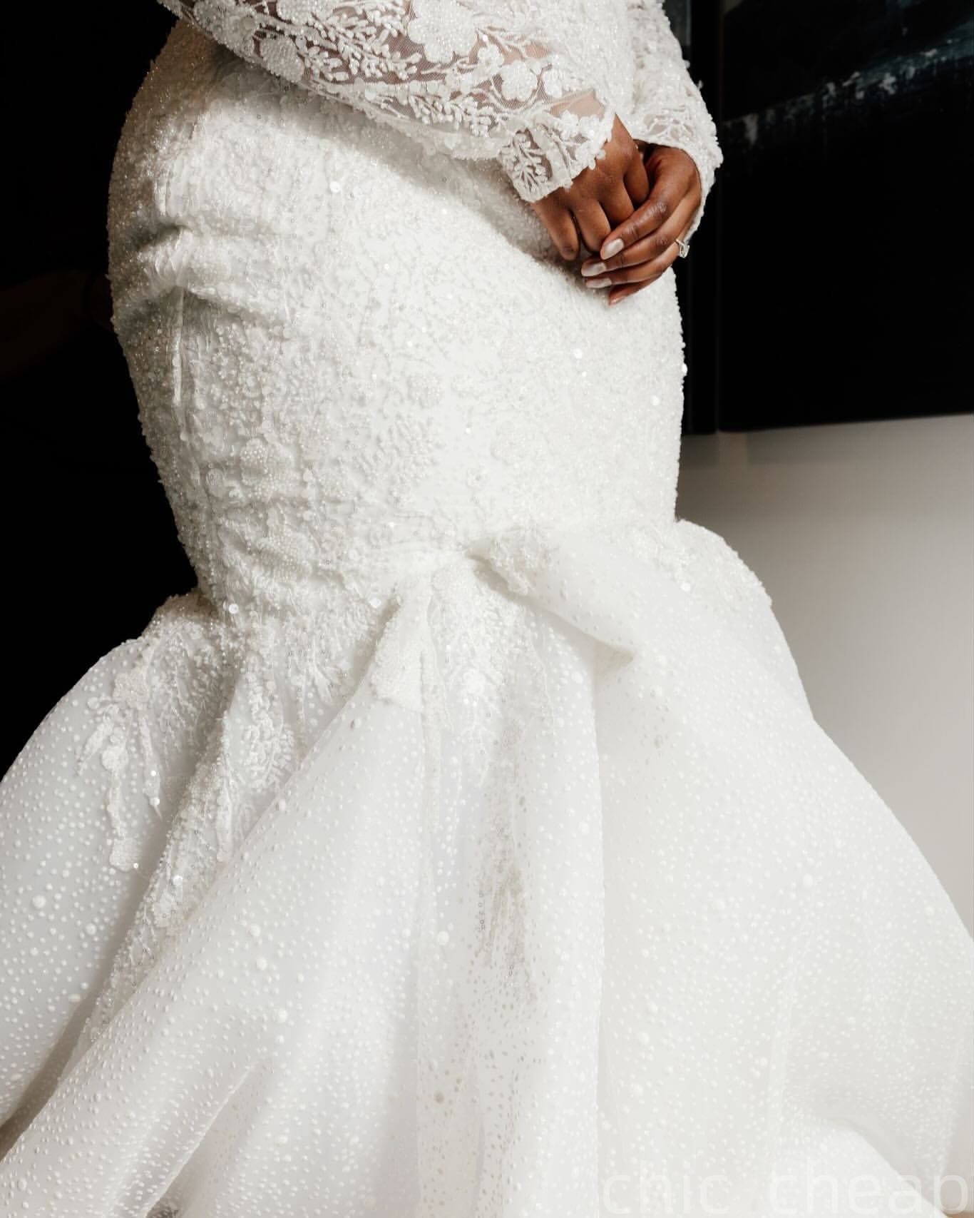 2025 Aso Ebi Plus Size White Mermaid Wedding Dress Lace Beaded Sheer Neck Beaded Vintage Sparkly Bridal Gowns Dresses ZJ0679