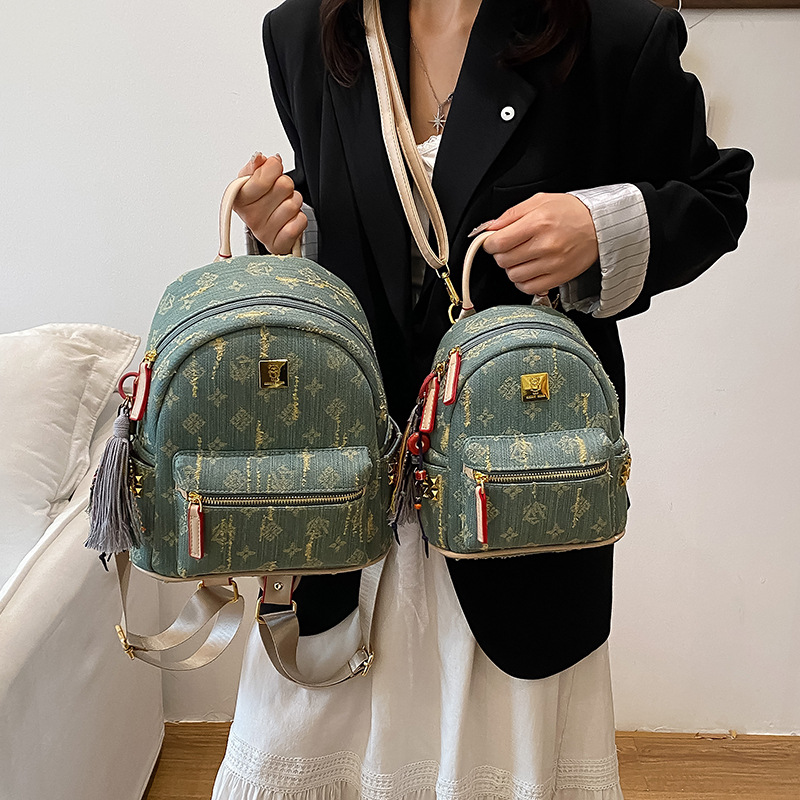 This new printed soft leather versatile and trendy small backpack is simple, fashionable, trendy and stylish for commuting. It's a stylish crossb