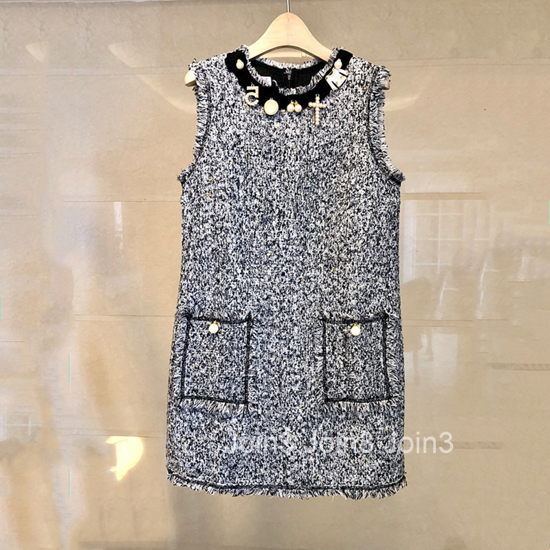 French Style Petite Outfit Age-Reducing Set for Women Autumn Winter Soft Chic Woolen Short Coat and Vest Dress Two-Piece