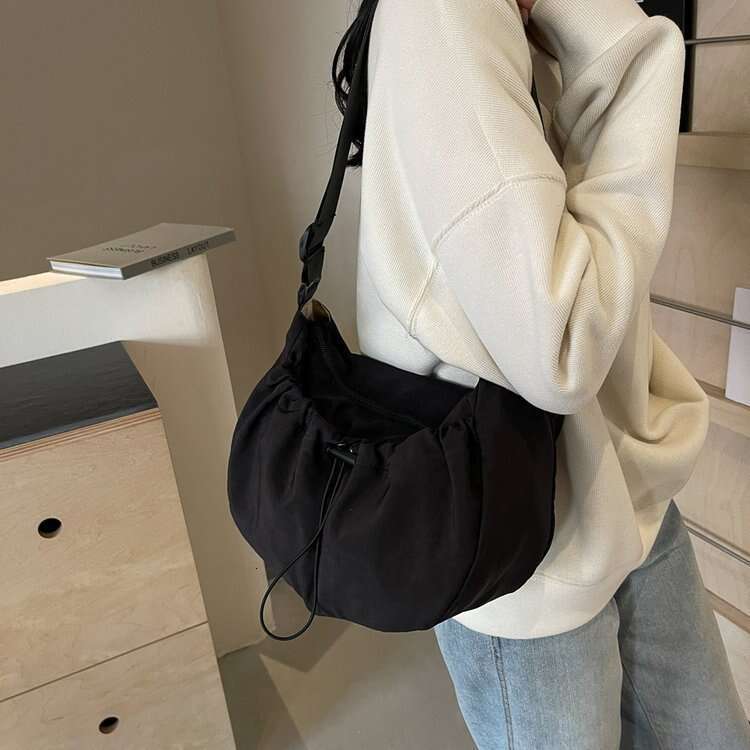 2024 New Niche Designer Bags for Women, Pleated Underarm Cloud Baguette Bag, Single Shoulder Down Bag