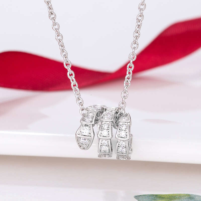 V Circle Head and Tail Dia Snake Bone Necklace for Women, Rose Gold Plated, Fully Inlaid with Dias, Snake-Shaped Double Ring Pendant Trend