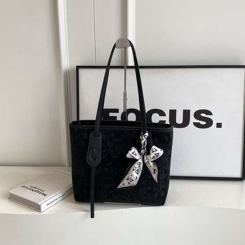 Textured Tote for Women 2025 New Large Capacity Versatile Commuter Fashionable Trendy Shoulder Casual Class Bag