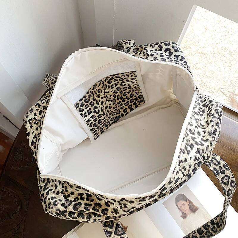 A Niche Canvas Handbag Highend Leopard Print Commuter Shoulder Cross border Large Capacity Business Travel Bag
