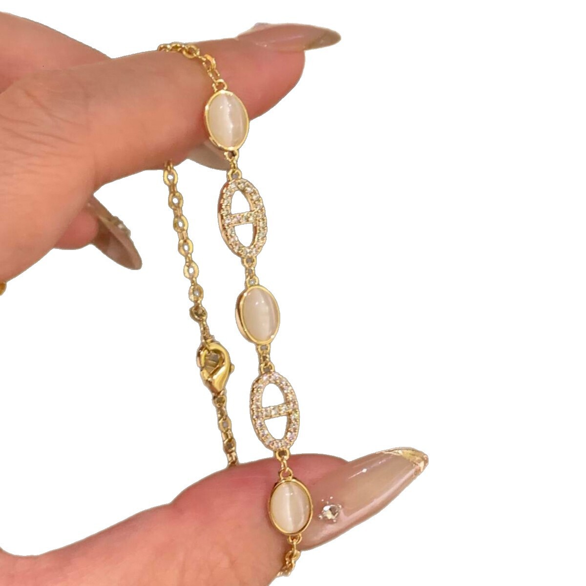 Zircon Oval Cat's Eye Stone Pig Nose Pendant Palace Style Elegant Temperament Bracelet Light High-end Sense Jewelry