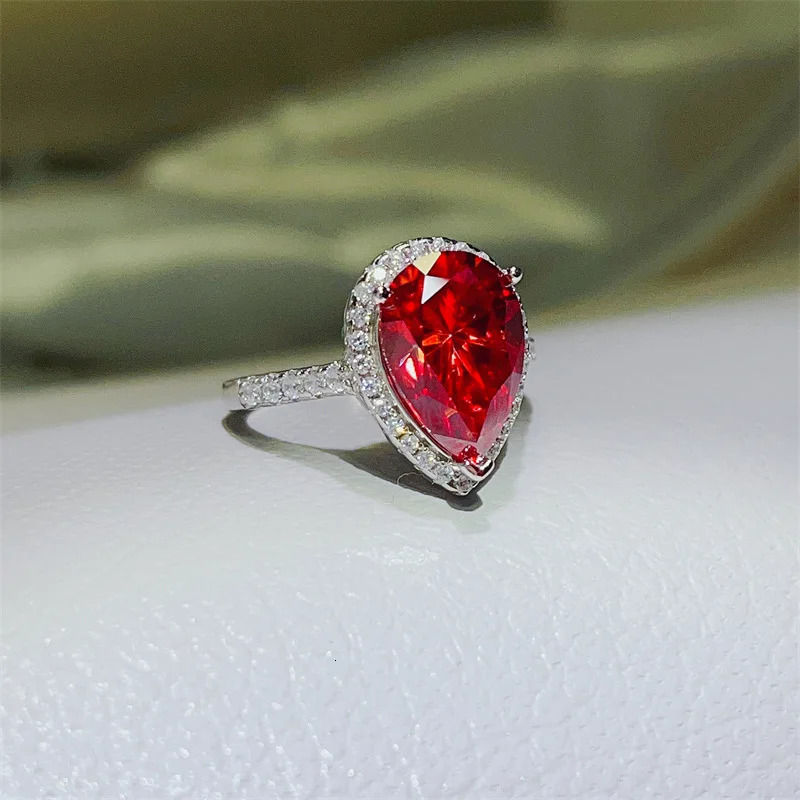 Pear Cut 5Ct Red Diamond Ring 925 Sterling Silver Party Wedding Band Rings for Women Bridal Engagement Jewelry 250729
