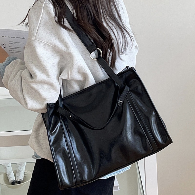 Designer Bag Minimalist Retro Texture Large Luxury Bag Capacity Commuter Bag Square Student Versatile Tote Bag Handheld Shoulder Crossbody Bag Trendy 