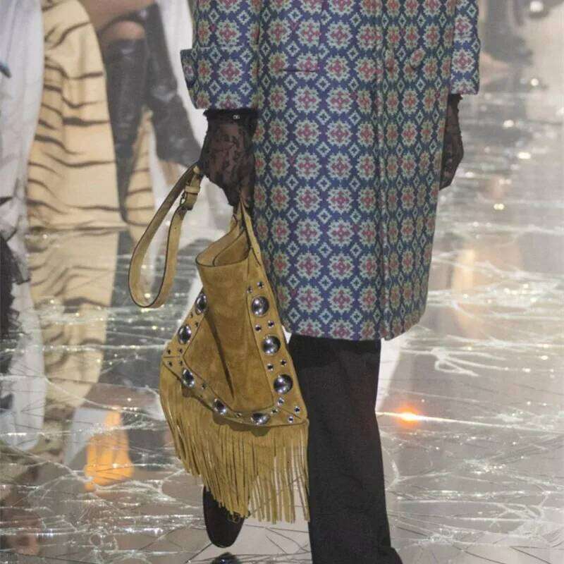 2025 Designer Vintage Faux Suede Women Messenger Fashion Rivet Trim Tassel Underarm Shoulder Bag Willow Nail Handbag