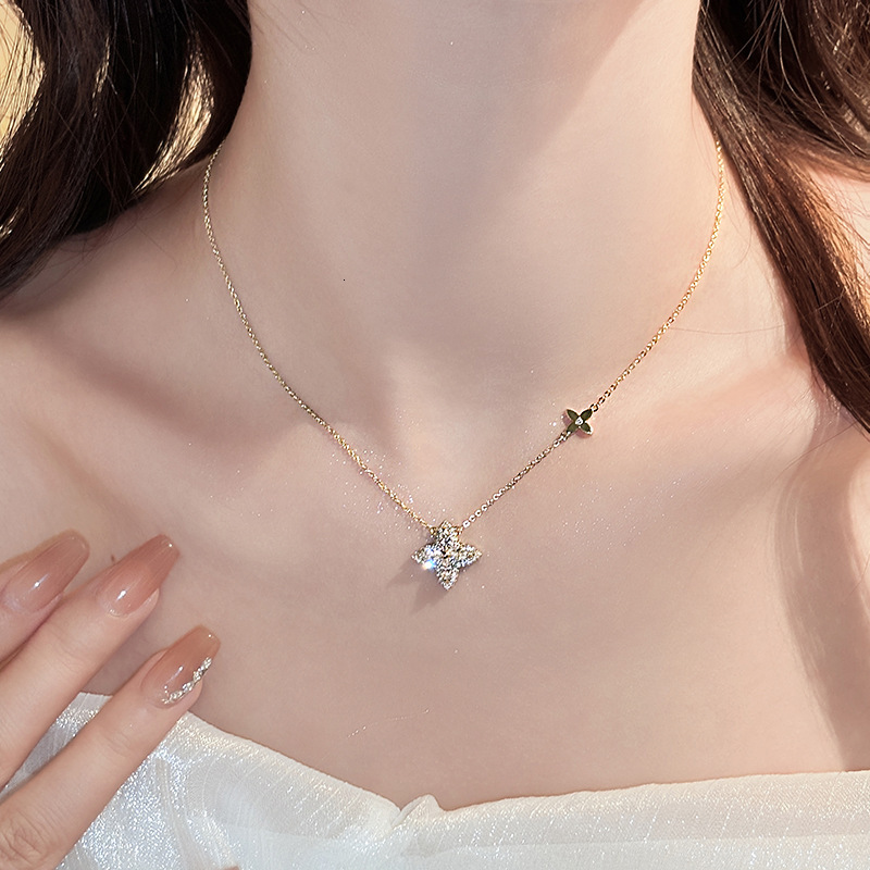 Light Niche Full Dia Four-Leaf Clover Pendant Necklace for Women, High-End Clavicle Chain, 2025 New Model, Daily Versatile Neck Chain Jewelry for Wome