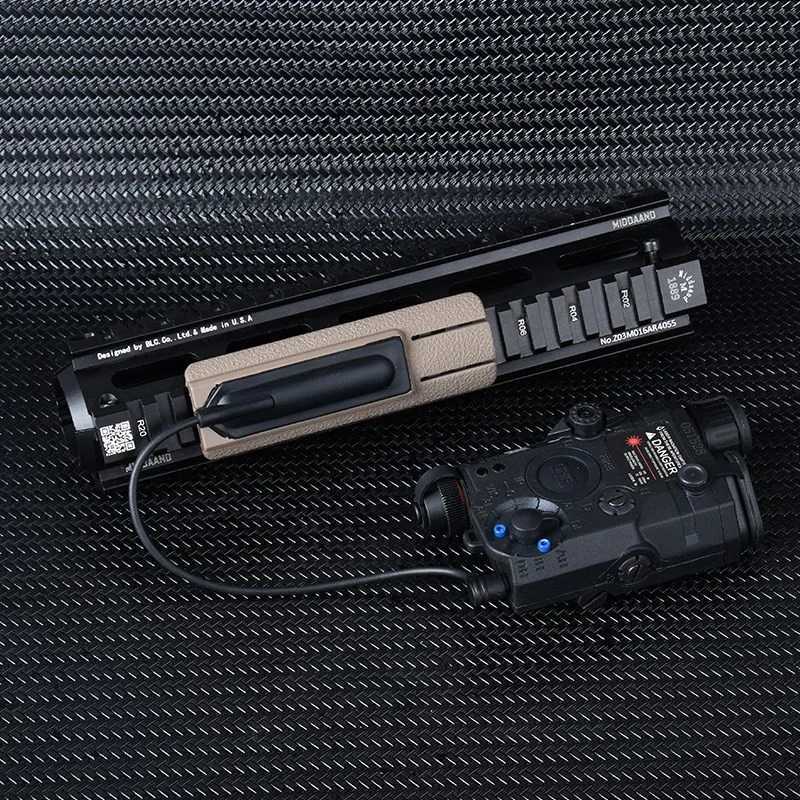 300 600 Flashlight PEQ Tactical Remote Switch Mounting Slot Scout Light Pressure Switch Pad Airsoft Accessories Fit 20mm Rail XJ250728