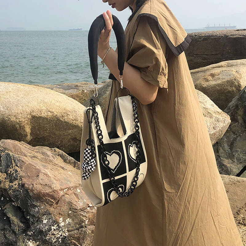 Designer Style Parent-Child Knitted Heart Black Rice Woven Tote Bag Single Shoulder Handbag for Women