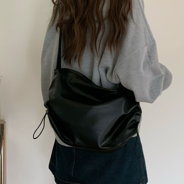 Designer Luxury Women's Bag, Large-capacity 2025 New Pleated Handbag, Casual Commuting Wide Shoulder Strap Crossbody Bag