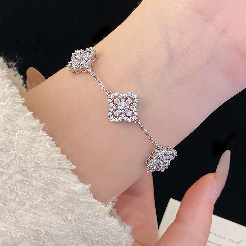 Four-Leaf Flower Full Dia Sier Hollow Micro-Paved Zircon Bracelet for Women, Designer Niche High-End Jewelry Heavy Craft Accessories