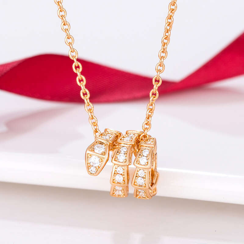 V Circle Head and Tail Dia Snake Bone Necklace for Women, Rose Gold Plated, Fully Inlaid with Dias, Snake-Shaped Double Ring Pendant Trend