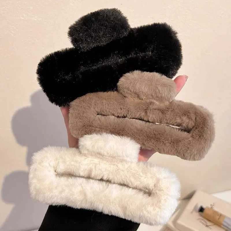 Winter Plush Square Hair Claw for Women Korean Elegant Acrylic Hairpins Faux Fur Hair Clip Pink Barrette Crab Hair Accessories Z250729