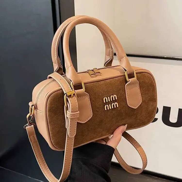 Free Delivery Fi Frosted Bowling Wens Shoder Crossbody New Vegan Veet Ladies and Purses Mini Square Box Handbags Z250206 designer Bag tote bag