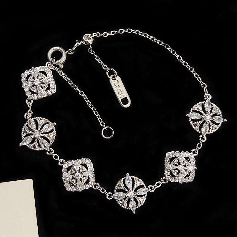 Four-Leaf Flower Full Dia Sier Hollow Micro-Paved Zircon Bracelet for Women, Designer Niche High-End Jewelry Heavy Craft Accessories