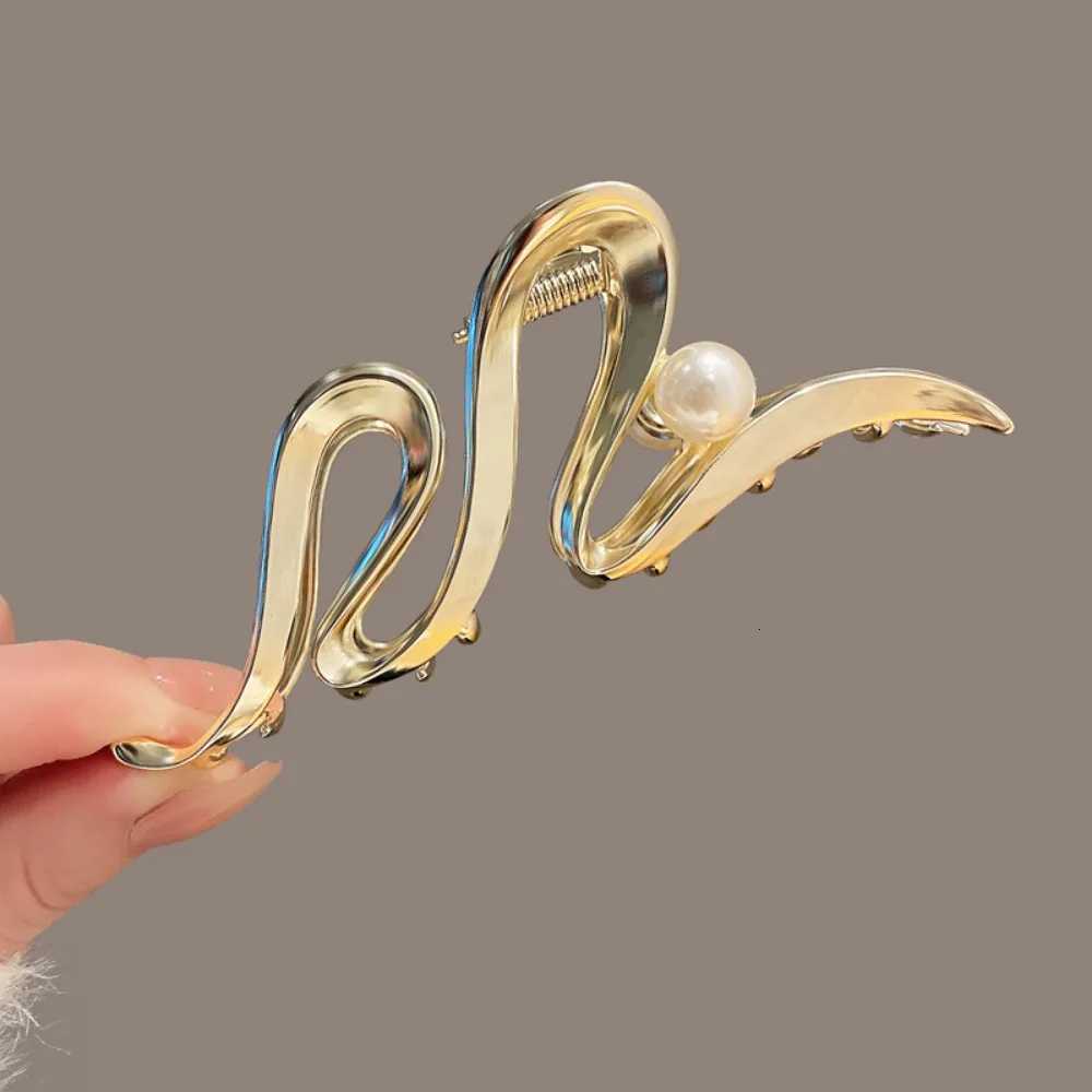 Fashion Large Geometric Wave Hair Claw Trendy Hair Clip Metal Pearl Hairpin Party Hair Accessories For Girls Women Headwear Gift Z250729